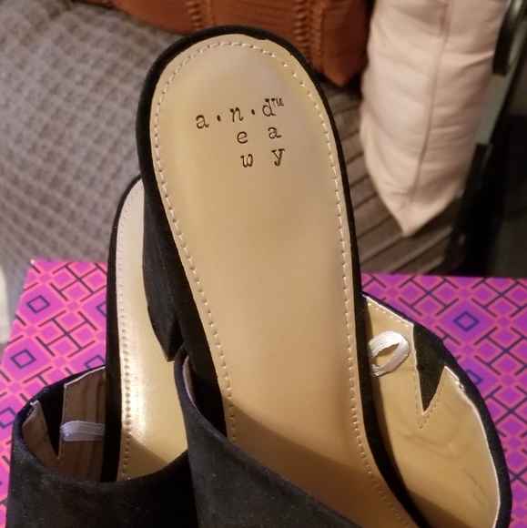 Open toe back slide with a chunky heel - Picture 3 of 4